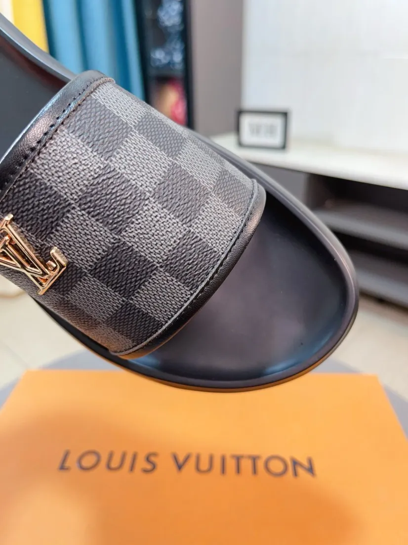 Men's shoes 💰260🌹🌹 (lv-Louis Vuitton) new men's sandals, high-end boutique, exquisite embossed logo decoration on the upper, fine workmanship, super soft soles, casual, loose and comfortable, a must-have in summer! \nsize：38-44